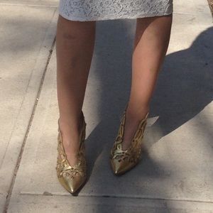 NINE WEST - gold pump western inspired
